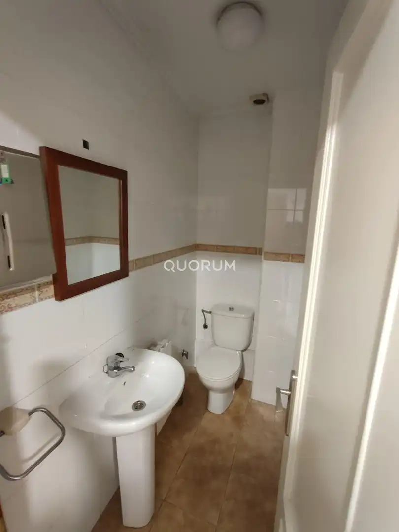 Bathroom of Office for sale in Deusto