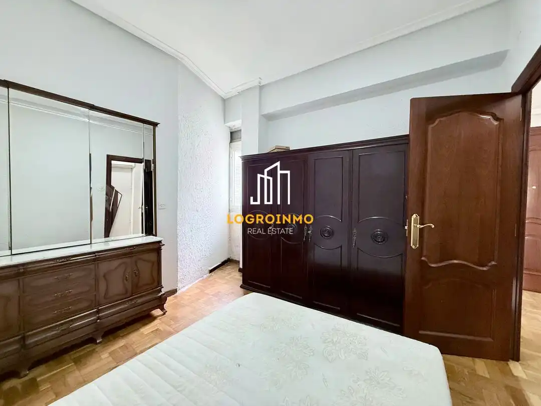 Habitación de Piso en venta en  Logroño con Aire acondicionado, Calefacción y Balcón