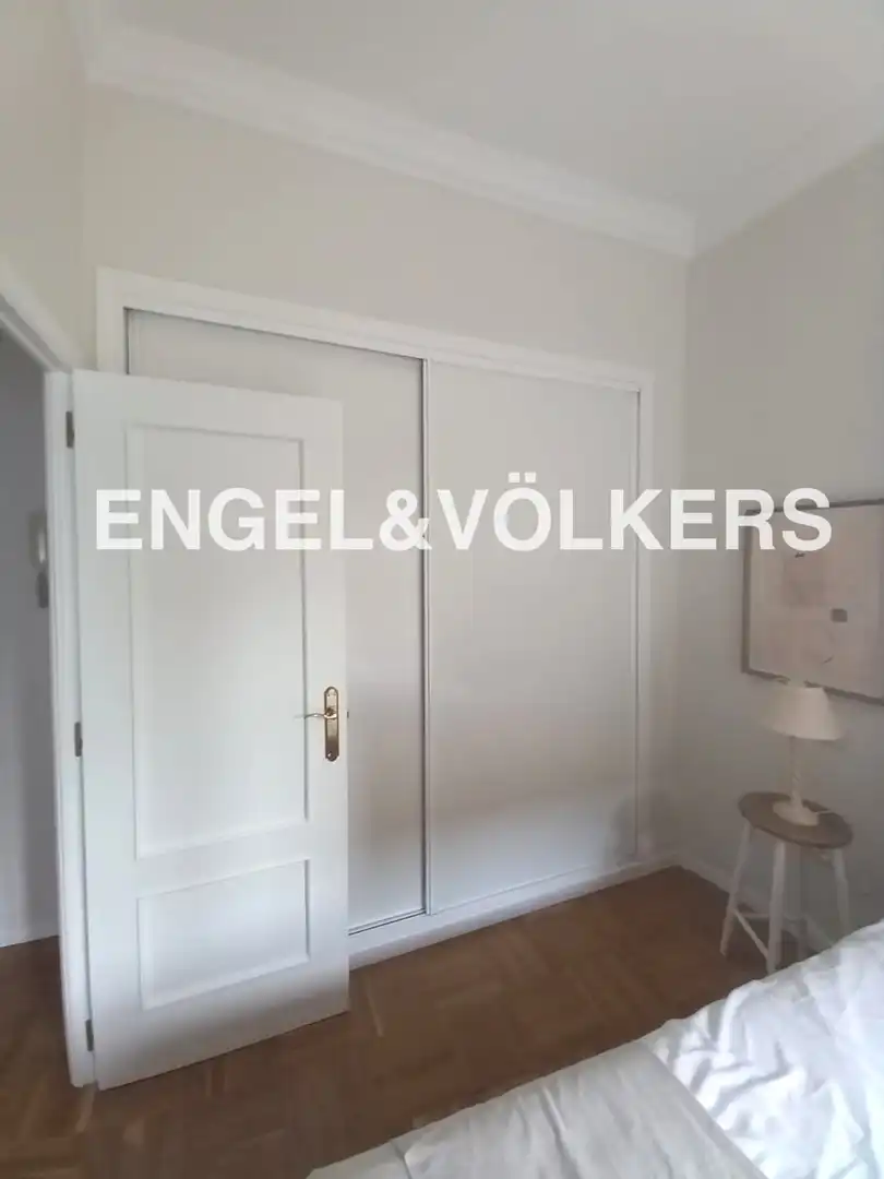 Schlafzimmer von Wohnung zur Miete in Madrid mit Klimaanlage, Heizung und Parkett