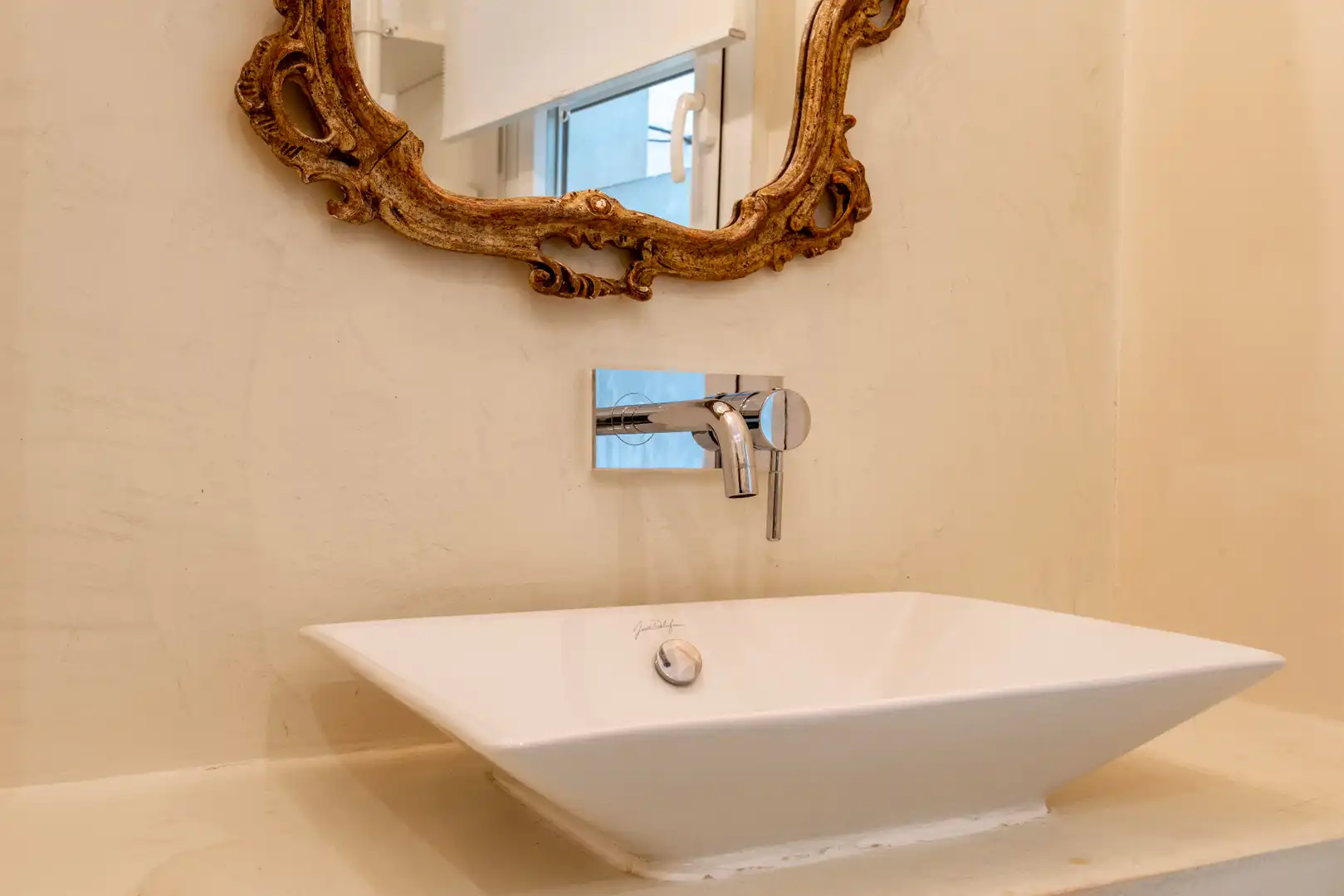 Bathroom of Flat for rent in Madrid  with Air Conditioner, Heating and Parquet flooring