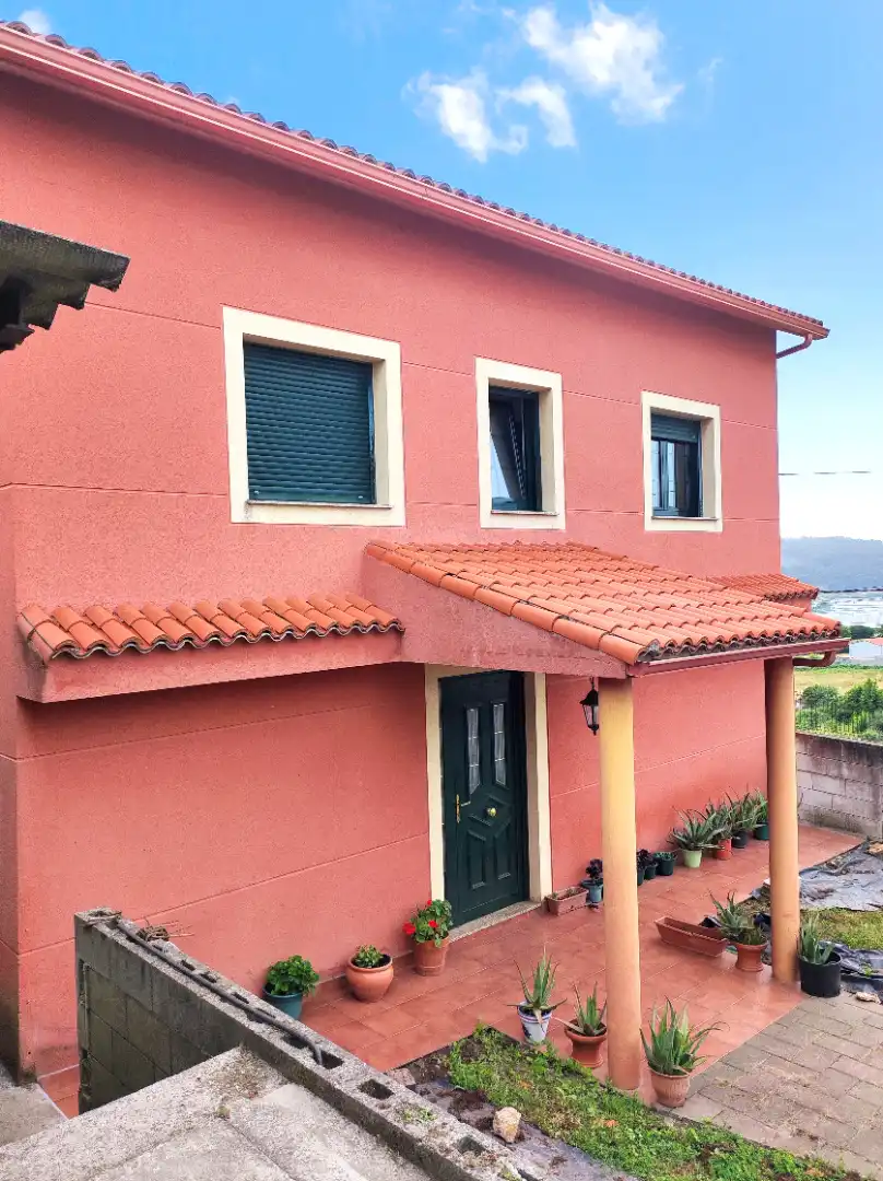 Vista exterior de Casa o xalet en venda en Arteixo amb Calefacció, Jardí privat i Parquet