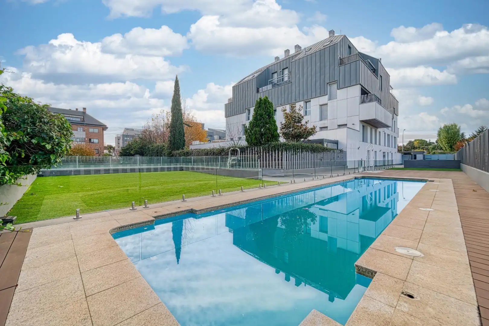 Piscina de Planta baja de alquiler en Majadahonda con Aire acondicionado, Calefacción y Jardín privado
