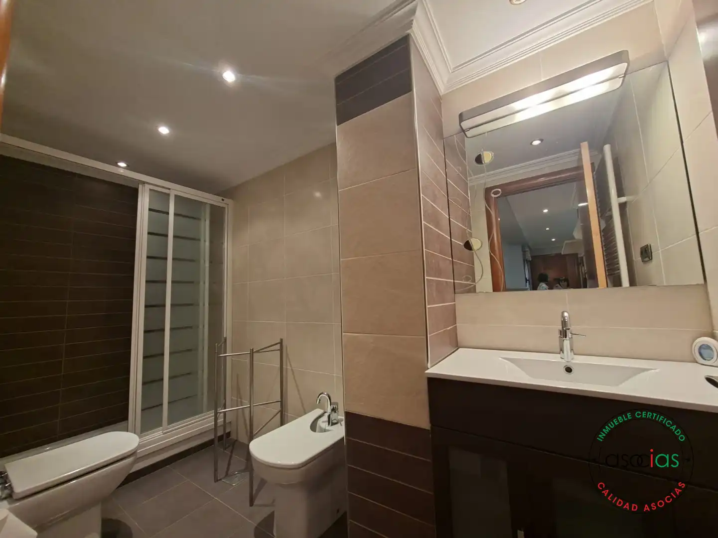 Baño de Piso de alquiler en Gijón  con Calefacción y Amueblado