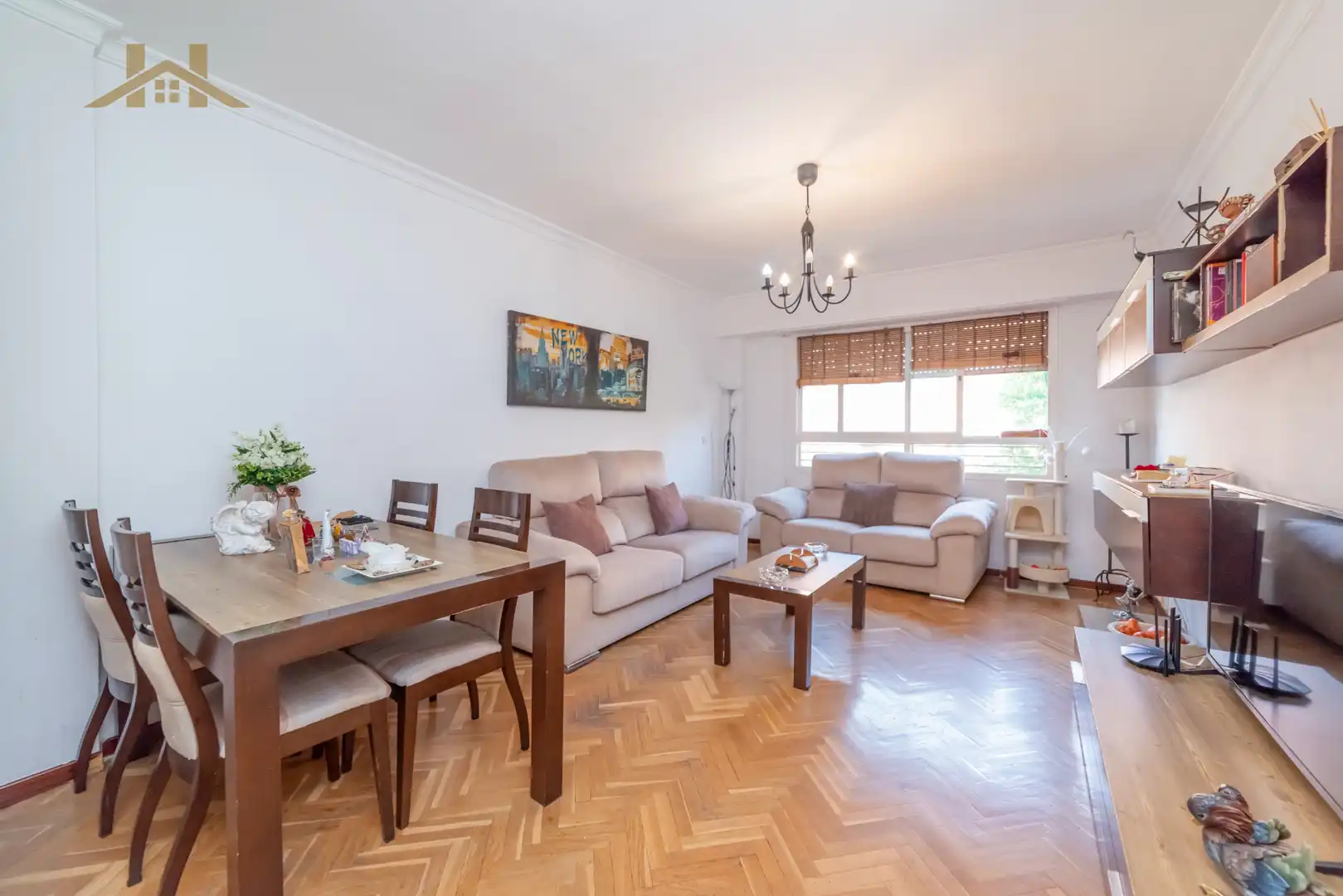 Living room of Flat for sale in Aranjuez  with Air Conditioner and Balcony