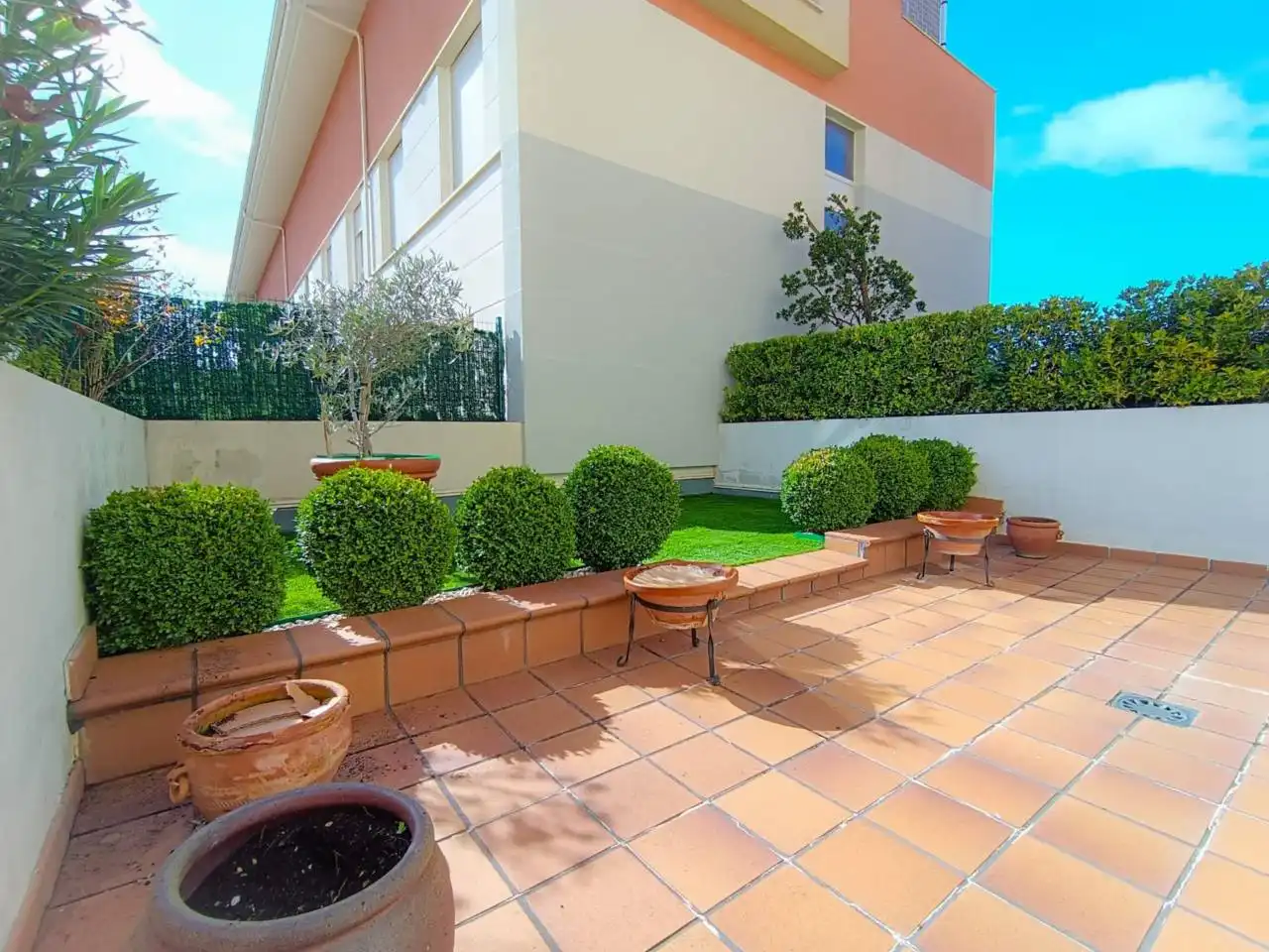 Terrassa de Casa o xalet en venda en Burgos amb Calefacció, Jardí privat i Parquet