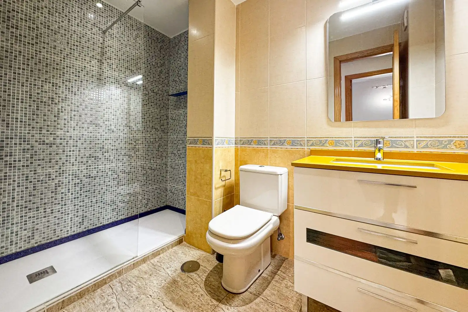 Bathroom of Flat for sale in Vícar