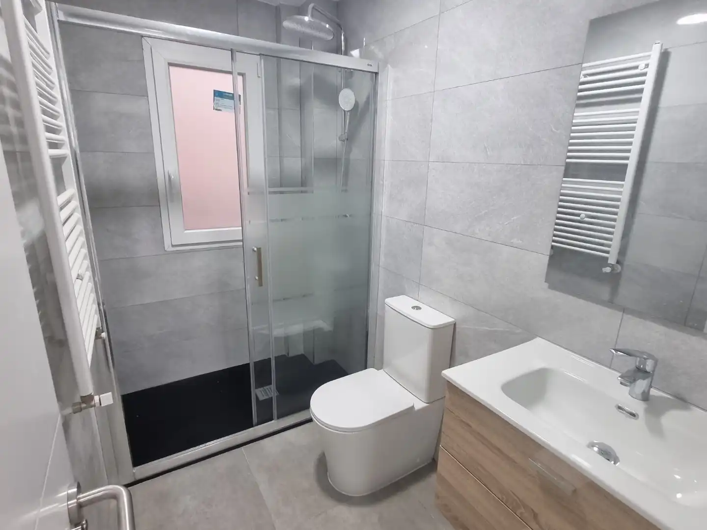 Baño de Piso en venta en Burgos con Calefacción y Terraza