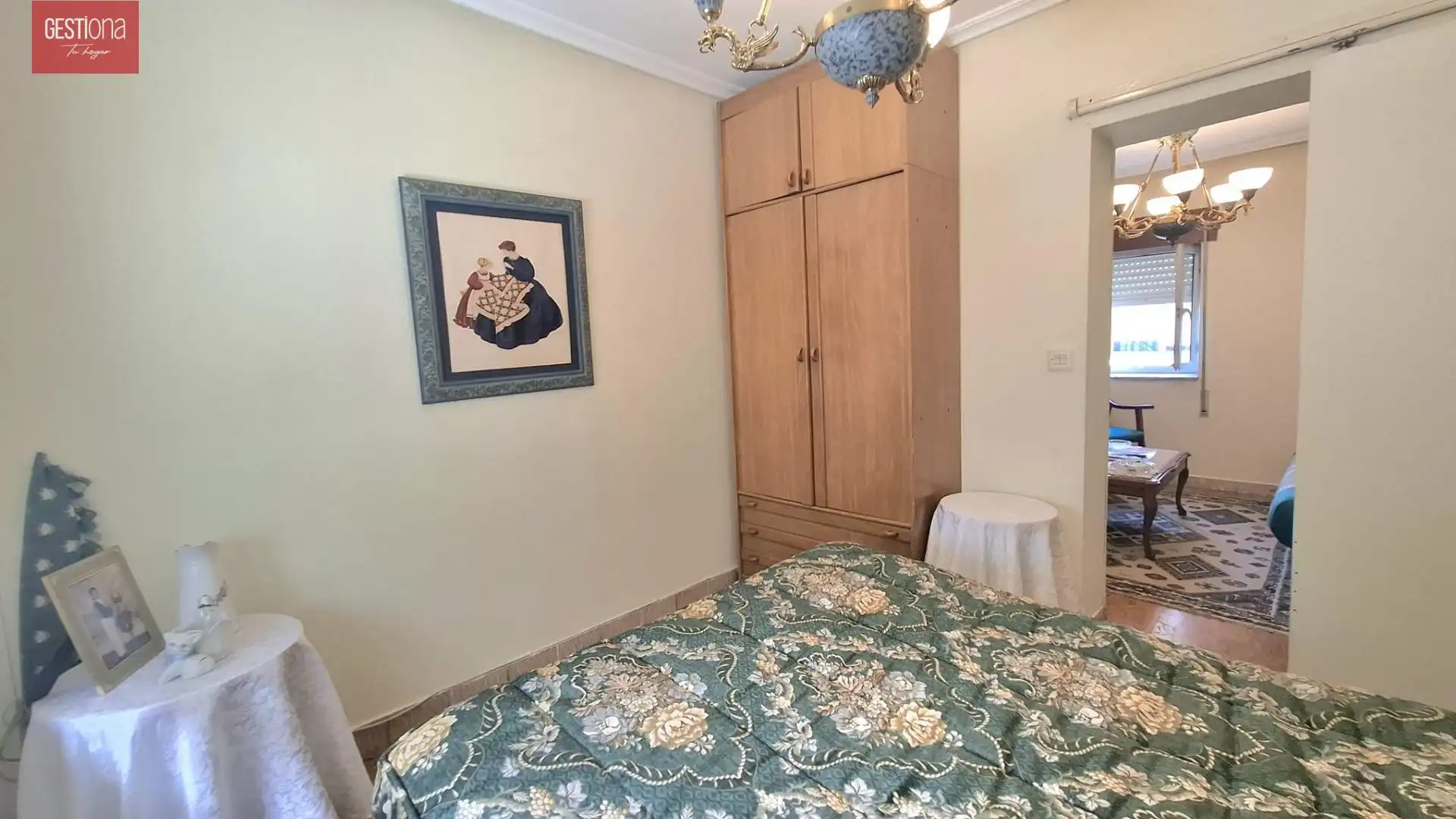 Habitación de Piso en venta en Los Corrales de Buelna  con Calefacción, Trastero y Amueblado