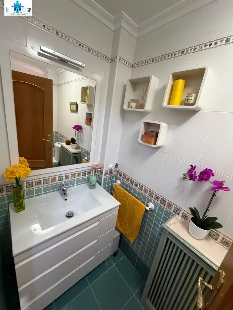 Bathroom of Detached homes for sale in Albacete  with Air Conditioner, Heating and Private garden