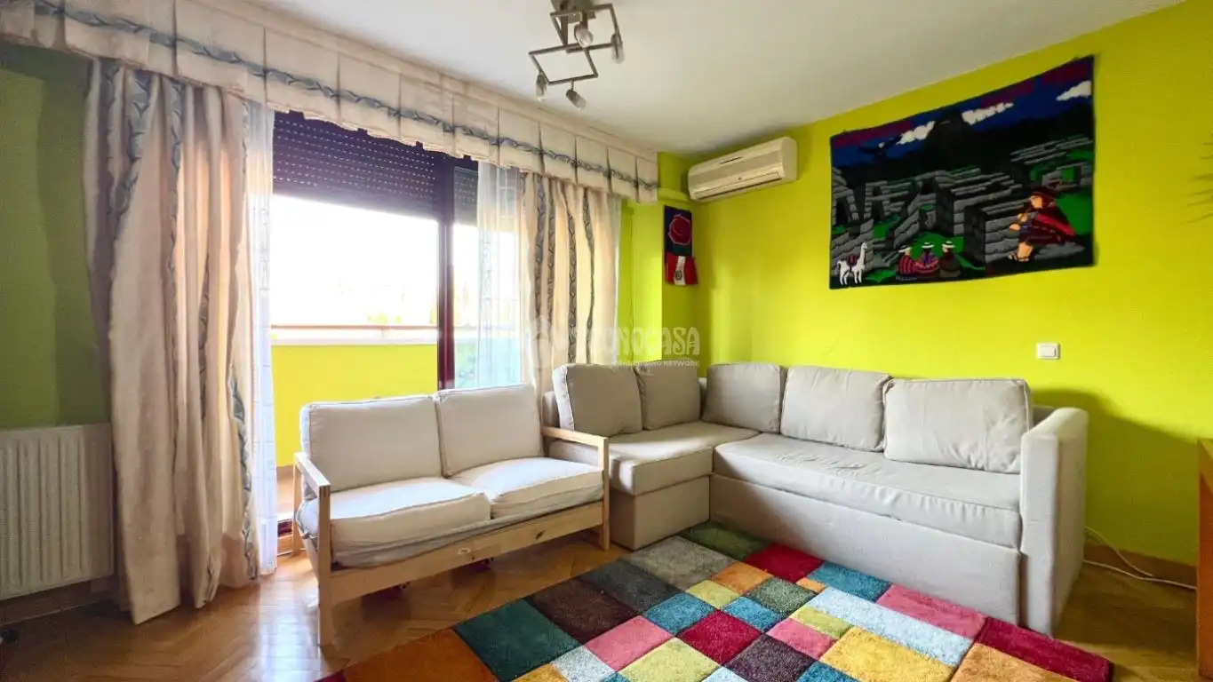 Living room of Flat for sale in Madrid  with Air Conditioner, Heating and Parquet flooring
