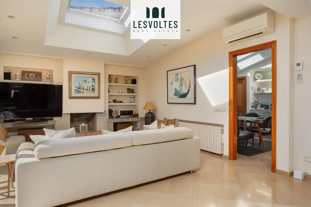 Sala de estar de Casa o chalet en venta en La Bisbal d'Empordà con Aire acondicionado, Calefacción y Jardín privado