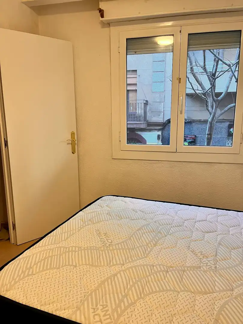 Bedroom of Flat for share in L'Hospitalet de Llobregat  with Heating, Furnished and Washing machine