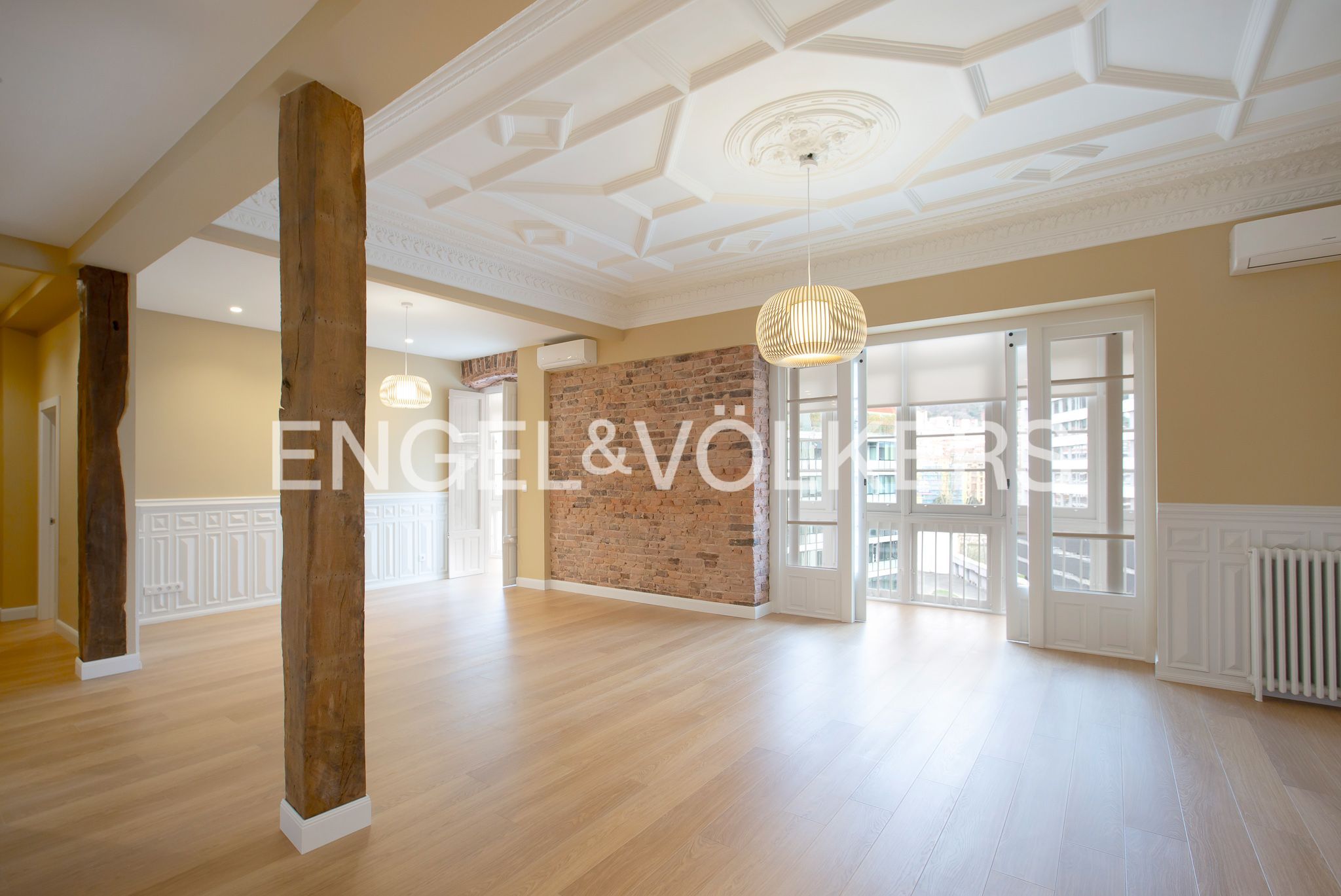 Sala d'estar de Apartament de lloguer en Bilbao  amb Aire condicionat, Calefacció i Balcó