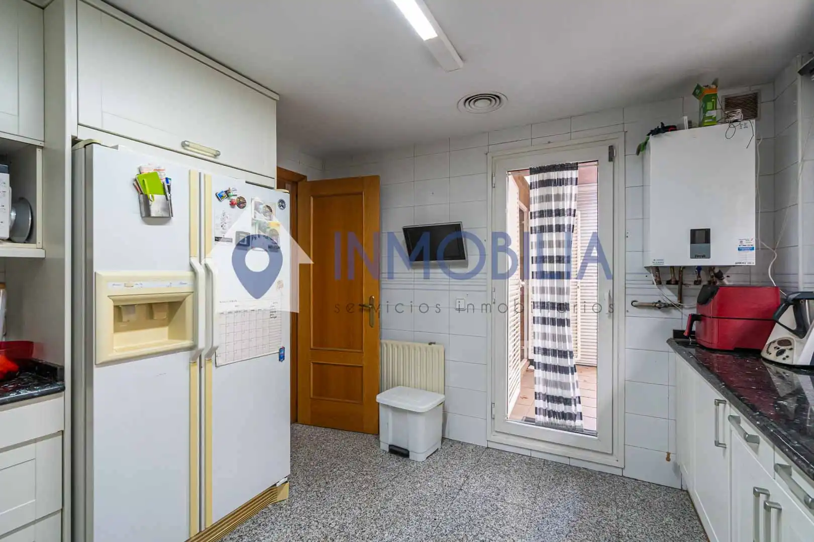 Cocina de Casa adosada en venta en Madrid con Aire acondicionado, Calefacción y Jardín privado