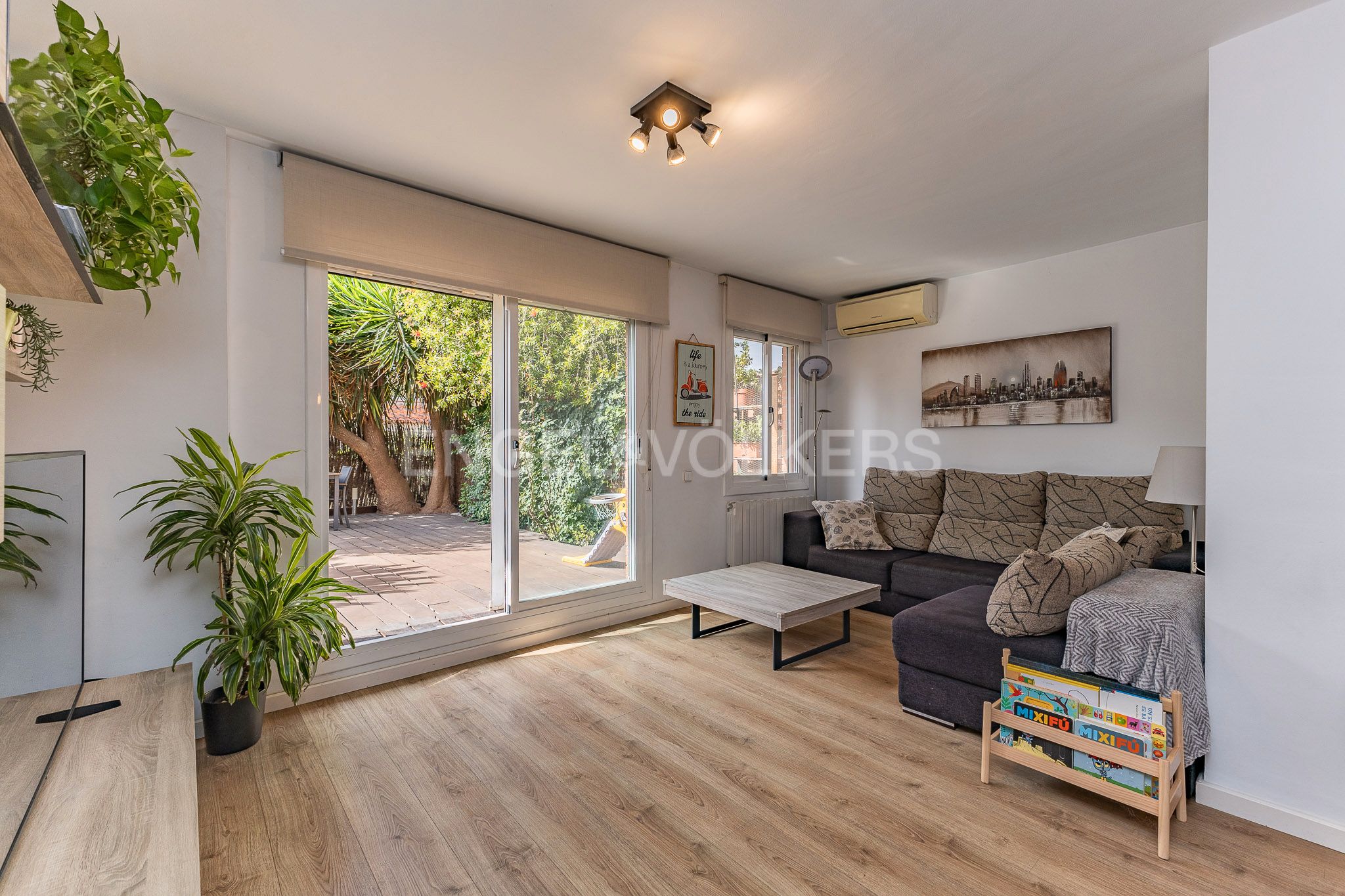 Vista exterior de Apartament en venda en Rubí amb Aire condicionat, Calefacció i Jardí privat