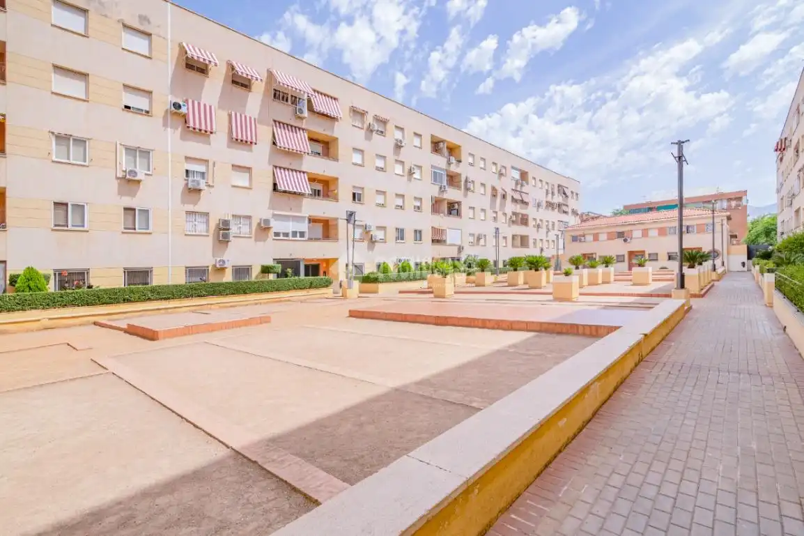 Vista exterior de Piso en venta en Granada