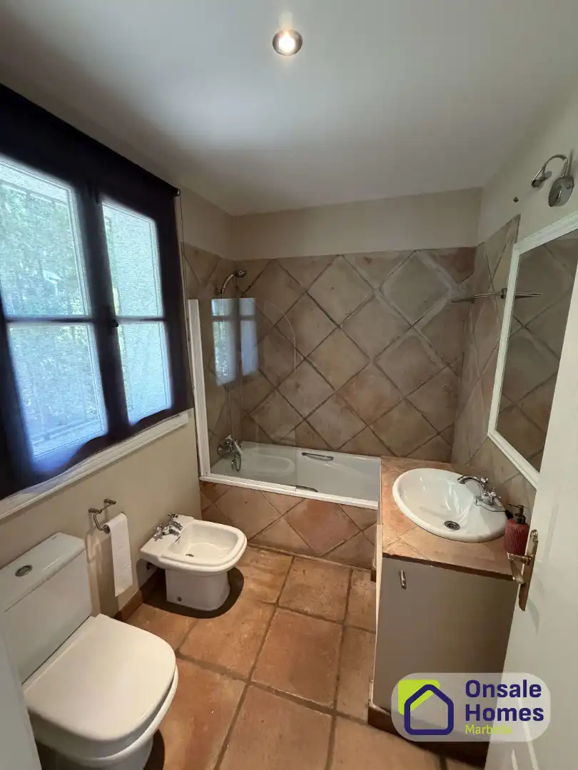 Bathroom of Houses for rent in Marbella  with Air Conditioner, Private garden and Terrace