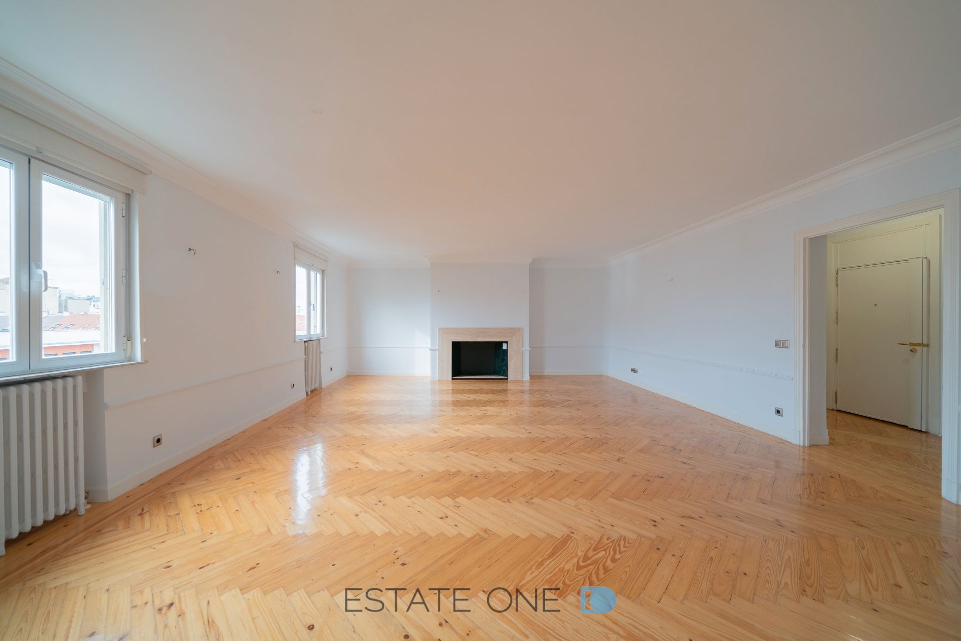 Living room of Flat to rent in  Madrid Capital  with Air Conditioner, Heating and Parquet flooring