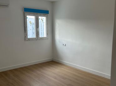 Piso con balcón en venta en Calle Juglar