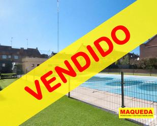 Piscina de Casa adosada en venda en Alcorcón amb Aire condicionat, Calefacció i Jardí privat