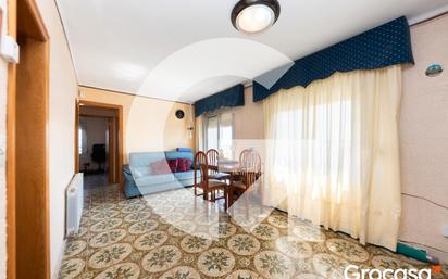 Sala d'estar de Pis en venda en Sant Boi de Llobregat amb Aire condicionat, Calefacció i Moblat