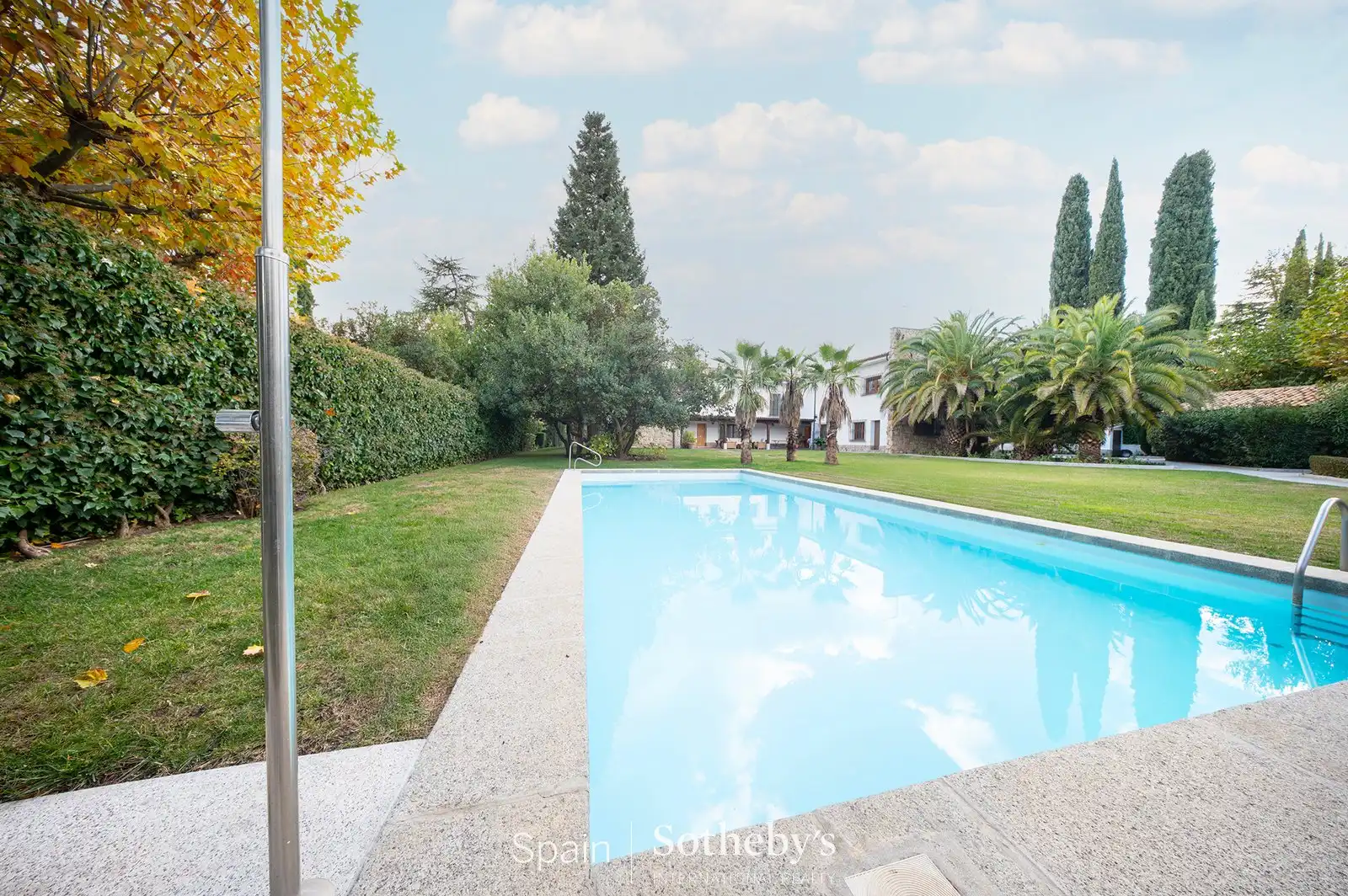 Piscina de Casa o xalet de lloguer en Madrid amb Aire condicionat, Calefacció i Jardí privat
