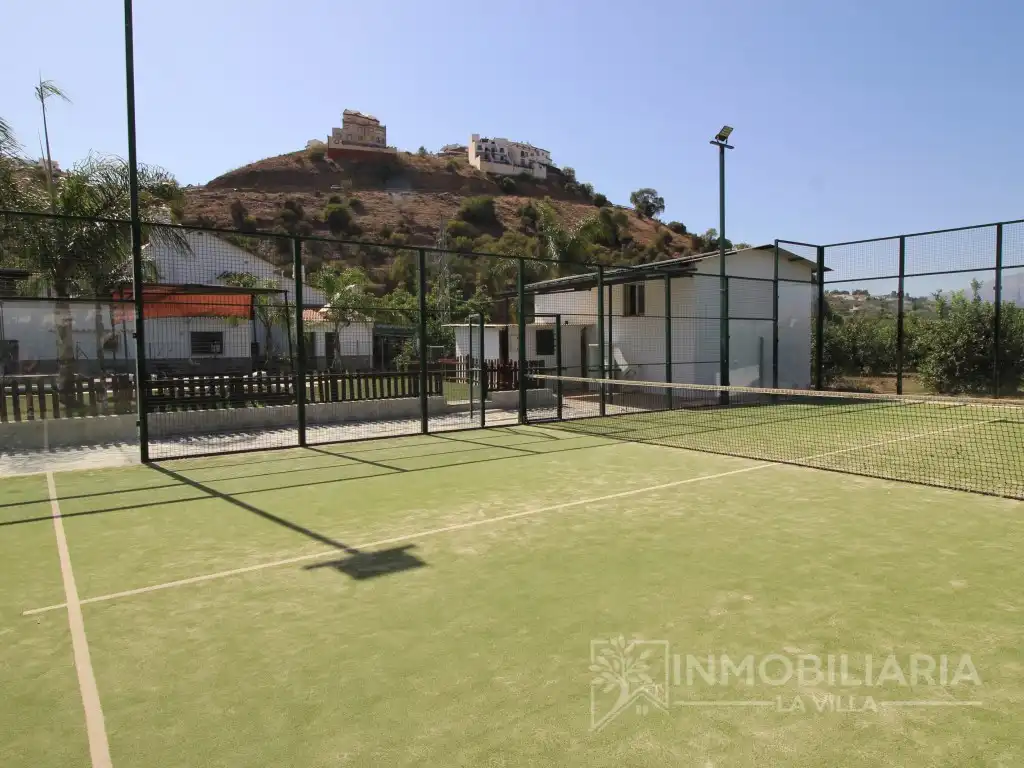 Vista exterior de Casa o xalet en venda en Álora amb Aire condicionat, Jardí privat i Terrassa