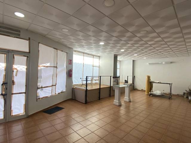 Local comercial en Alquiler en Calle CRONISTA MARAVER, 2 en Viñuela - Rescatado