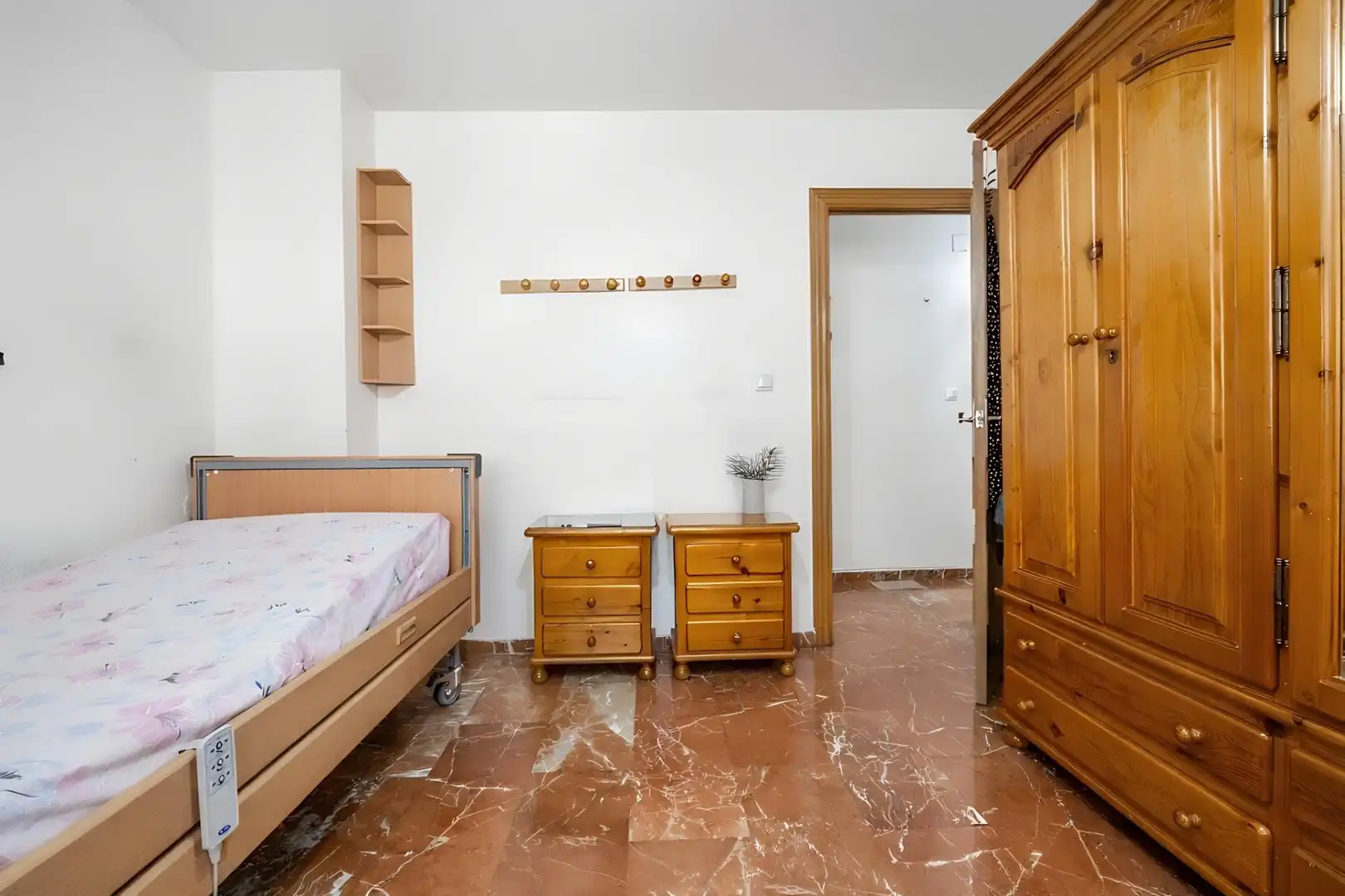 Bedroom of Flat for sale in Granada  with Air Conditioner, Terrace and Alarm