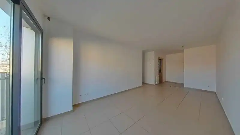 Flat for sale in Salt