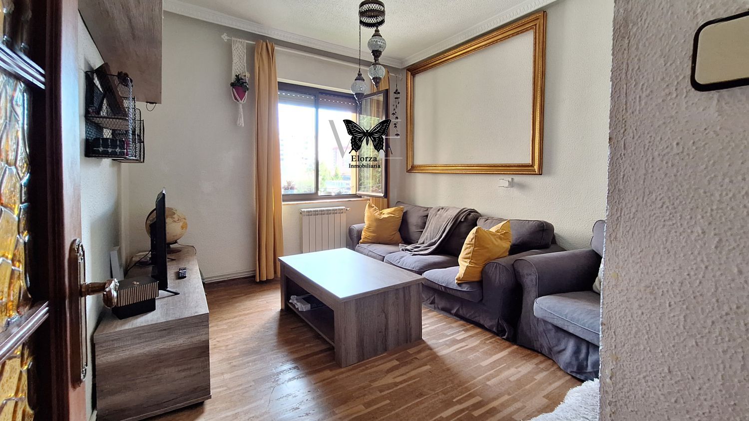 Sala de estar de Piso en venta en Oviedo  con Calefacción, Trastero y Amueblado