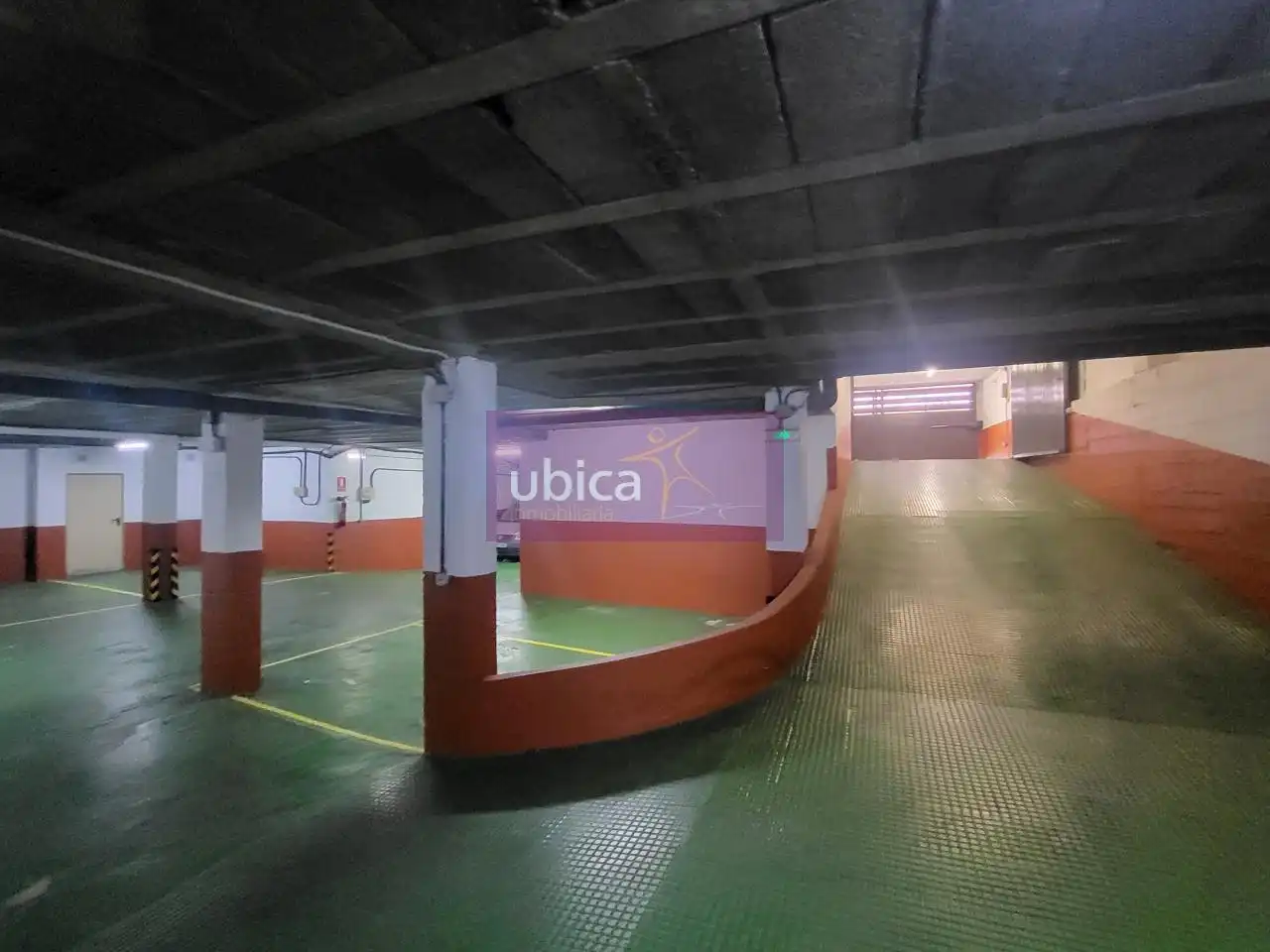 Parking de Piso en venta en Vigo  con Calefacción, Parquet y Terraza