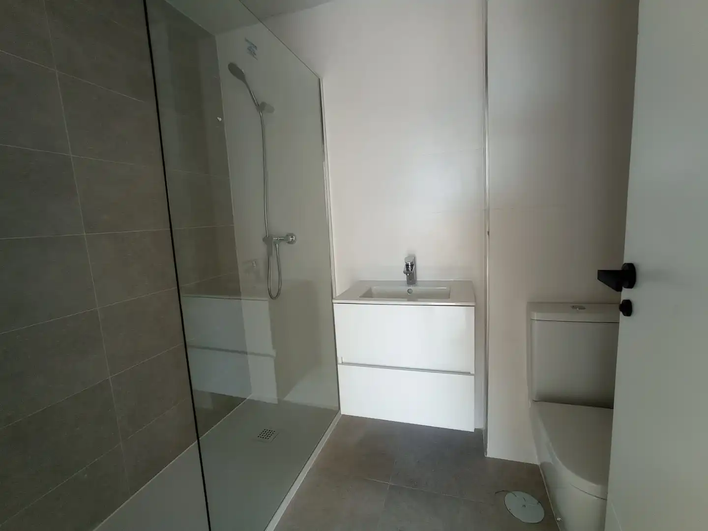 Bany de Apartament de lloguer en Fuengirola amb Aire condicionat, Calefacció i Terrassa