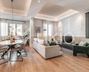 Living room of Flat to rent in  Madrid Capital  with Air Conditioner, Heating and Furnished