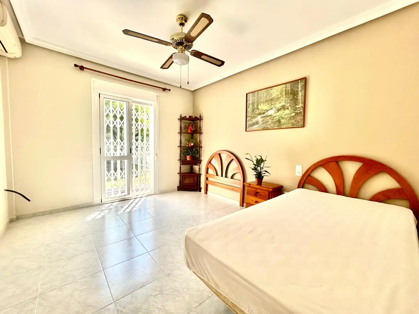 Habitación de Casa adosada en venta en Roquetas de Mar con Aire acondicionado, Calefacción y Jardín privado