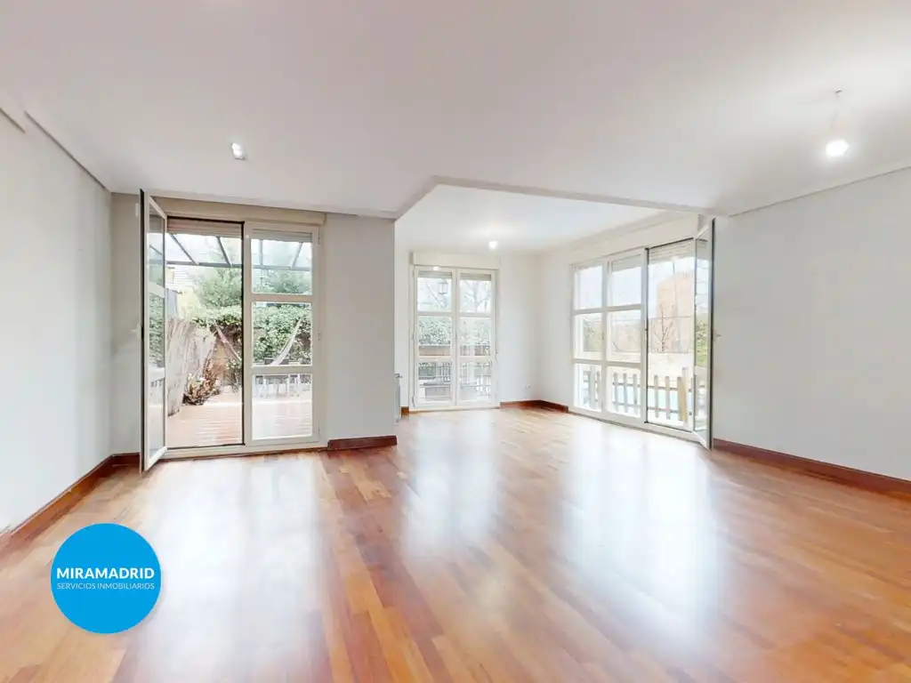 Vista exterior de Casa o chalet en venta en Paracuellos de Jarama con Piscina