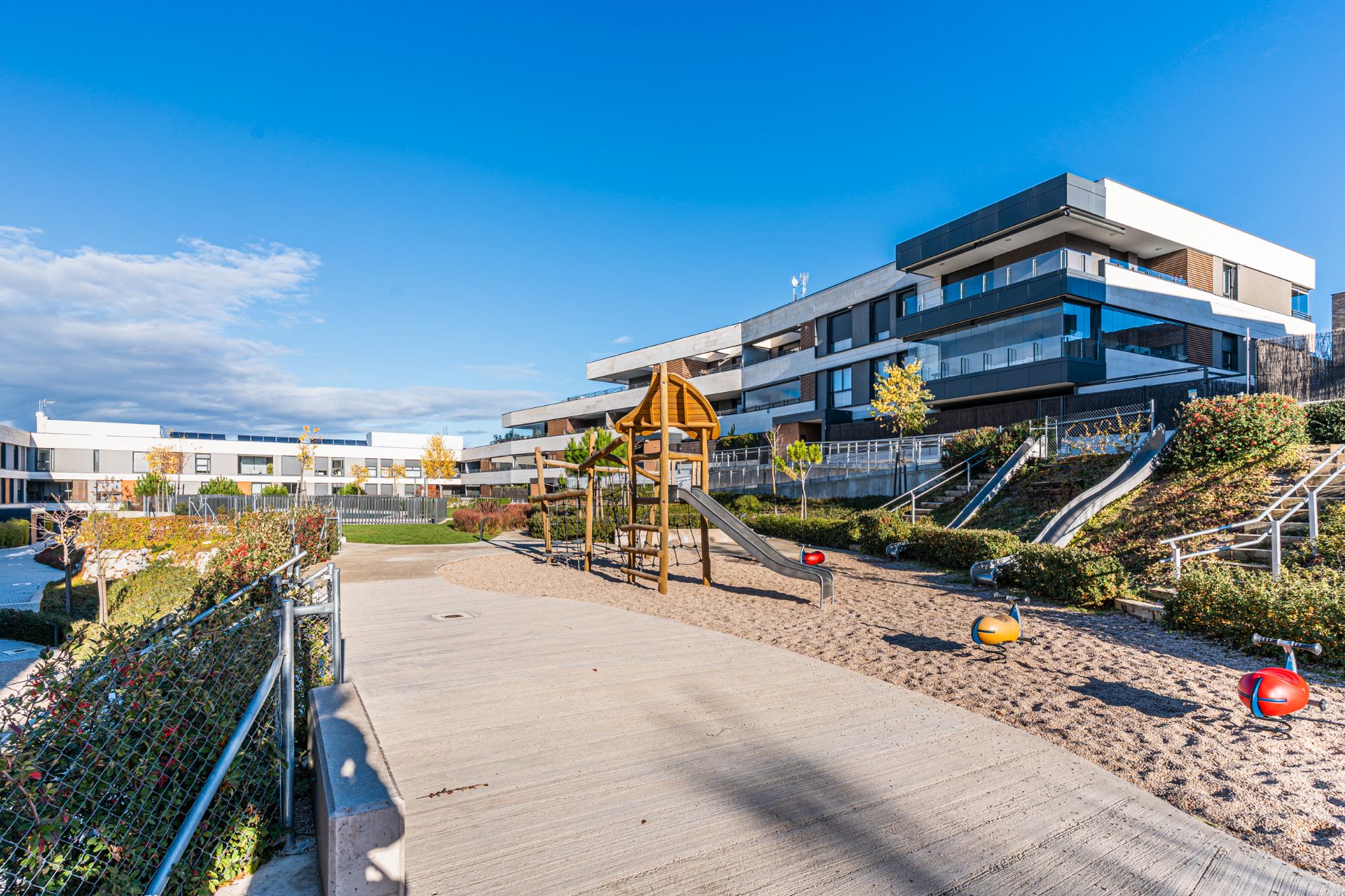 Exterior view of Flat for sale in Las Rozas de Madrid  with Air Conditioner, Heating and Private garden