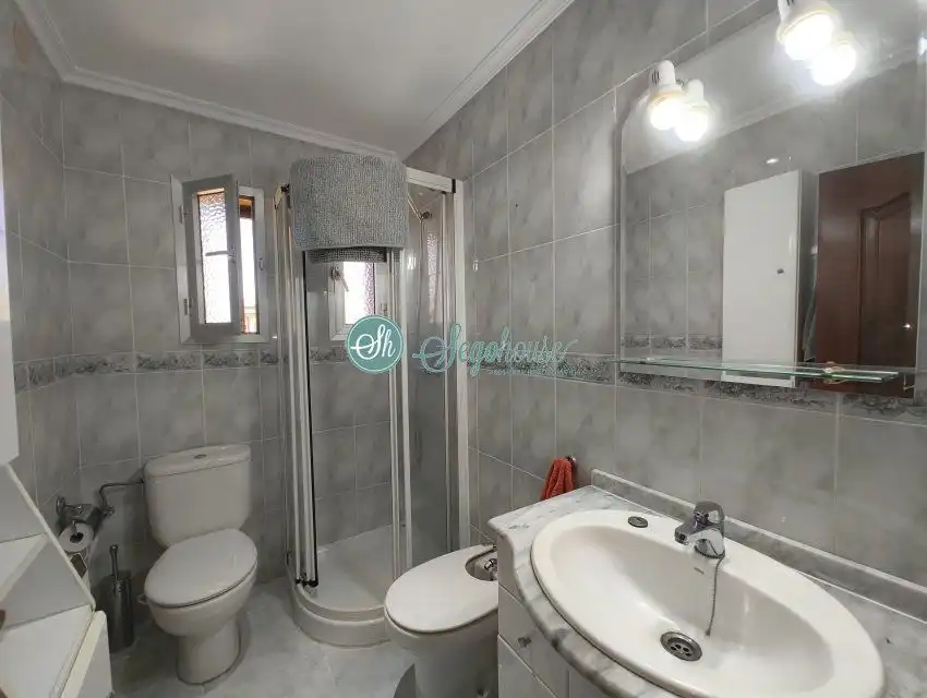 Baño de Piso en venta en Segovia con Calefacción, Parquet y Terraza