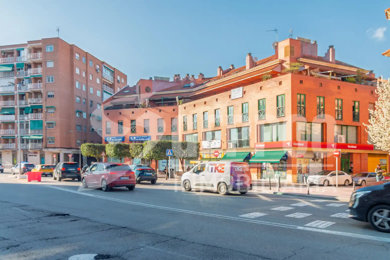 Vista exterior de Local en venta en Alcalá de Henares con Aire acondicionado