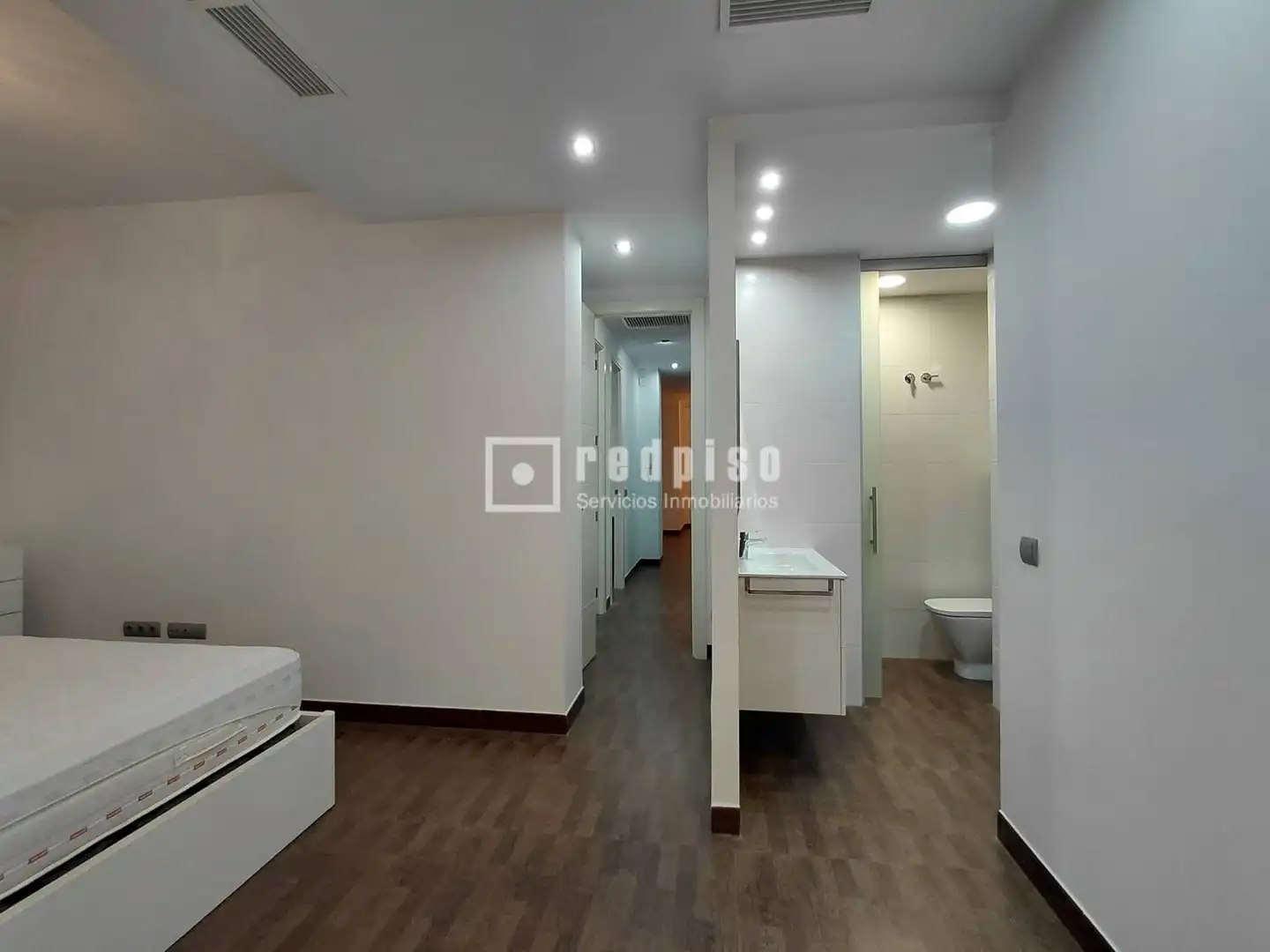 Habitación de Piso de alquiler en Valencia con Aire acondicionado y Amueblado