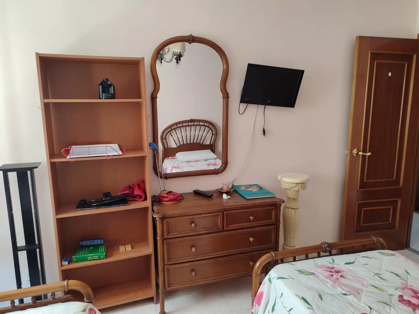 Dormitori de Pis en venda en Oviedo  amb Calefacció