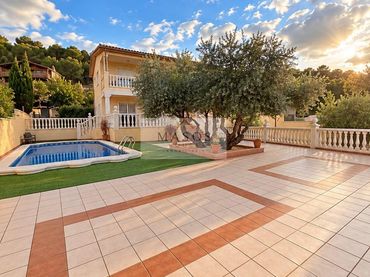 Casa con piscina en venta en La Bisbal del Penedès