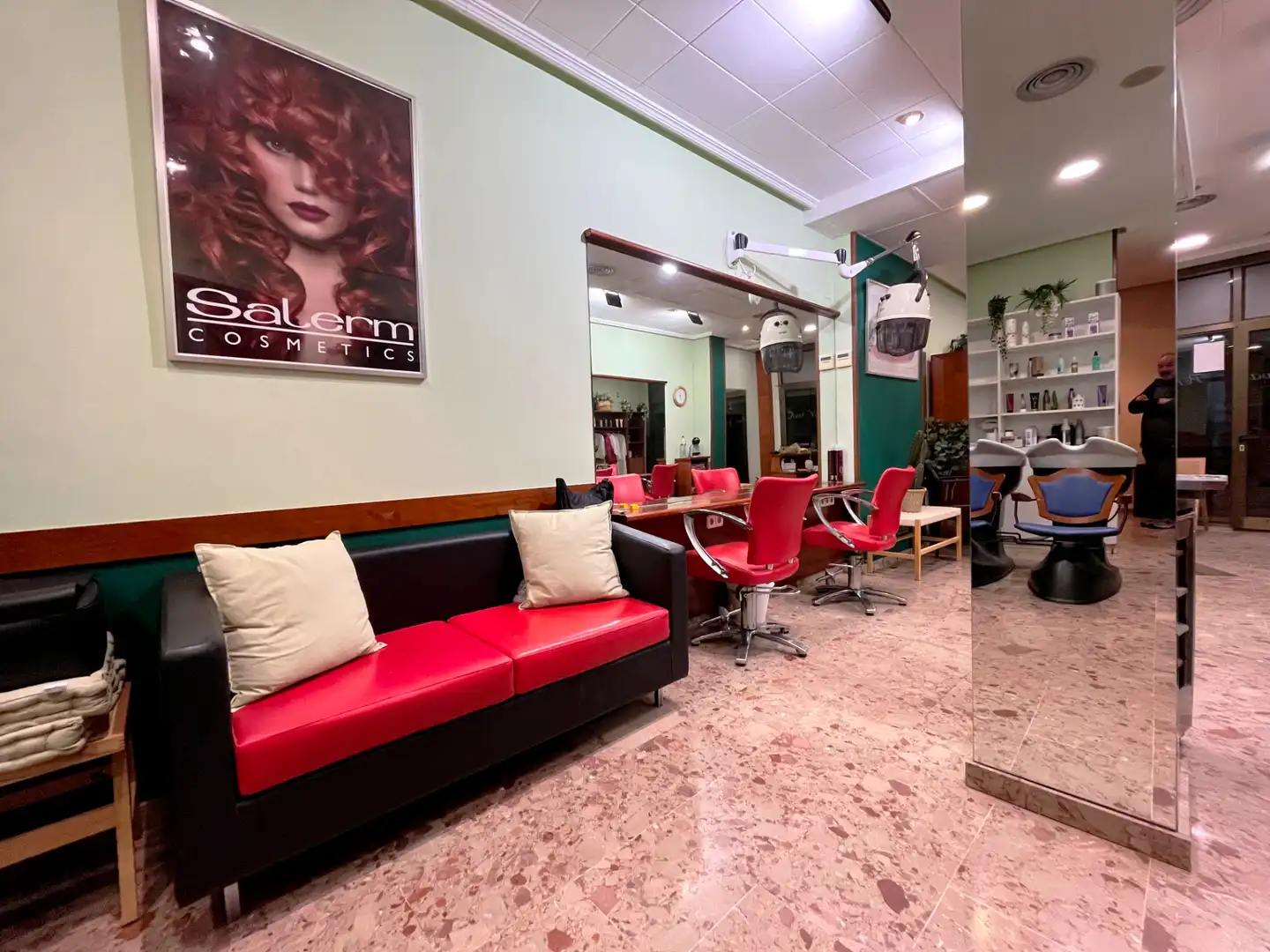 Locale commerciale in vendita a Carrer de la Salut