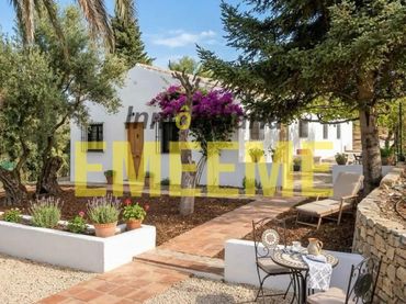 Villa mit Pool zum Verkauf in Arriate