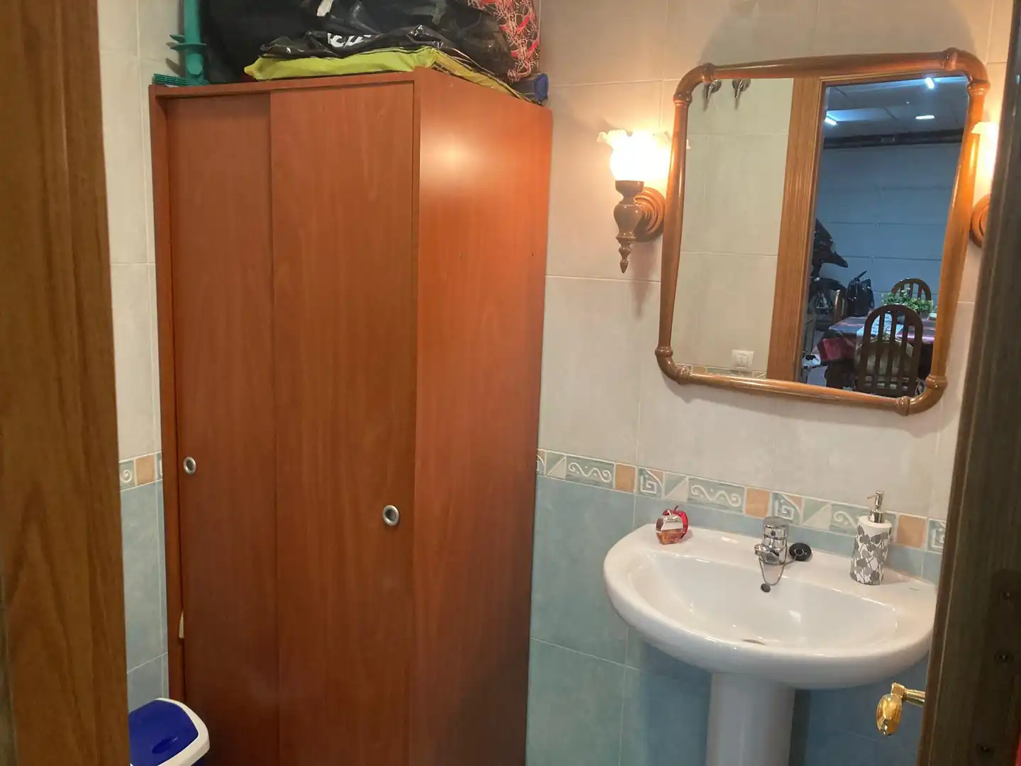 Bany de Casa adosada en venda en Villena amb Calefacció, Traster i Moblat