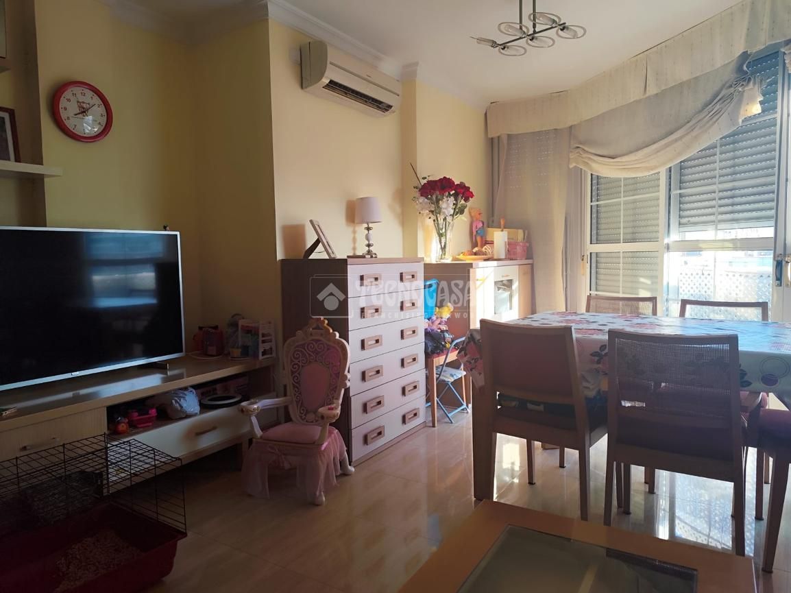 Sala de estar de Piso en venta en  Sevilla Capital