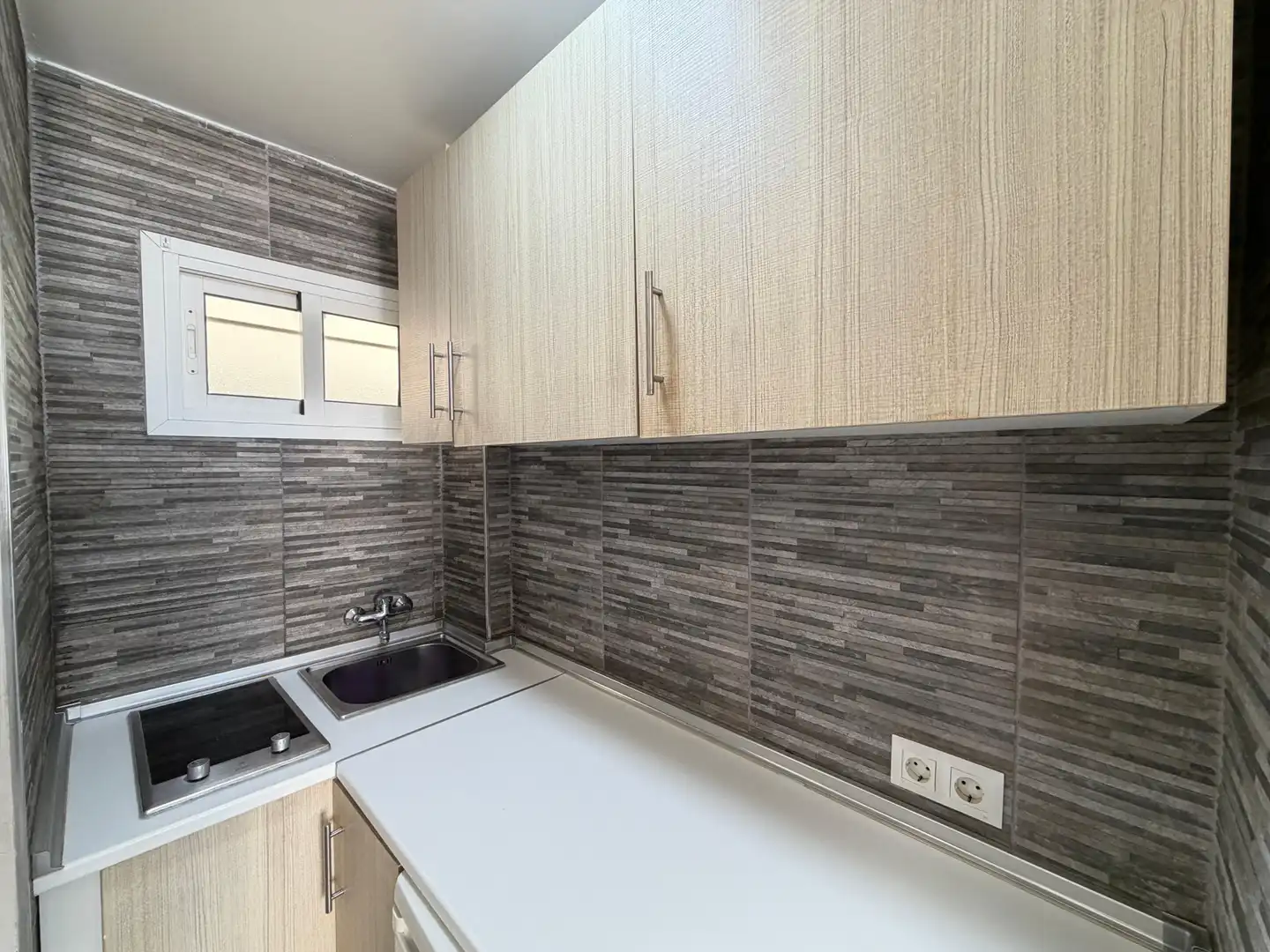 Küche von Wohnung zum Verkauf in Benalmádena mit Klimaanlage, Terrasse und Möbliert