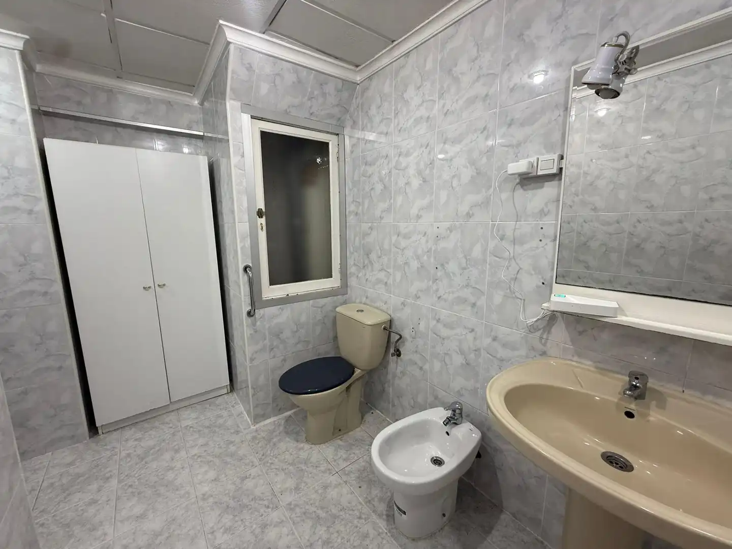 Baño de Piso de alquiler en Elda con Aire acondicionado y Balcón