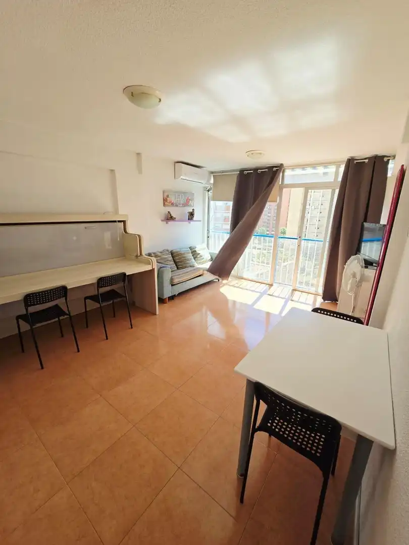 Dormitori de Apartament en venda en Benidorm amb Aire condicionat, Moblat i Piscina comunitària
