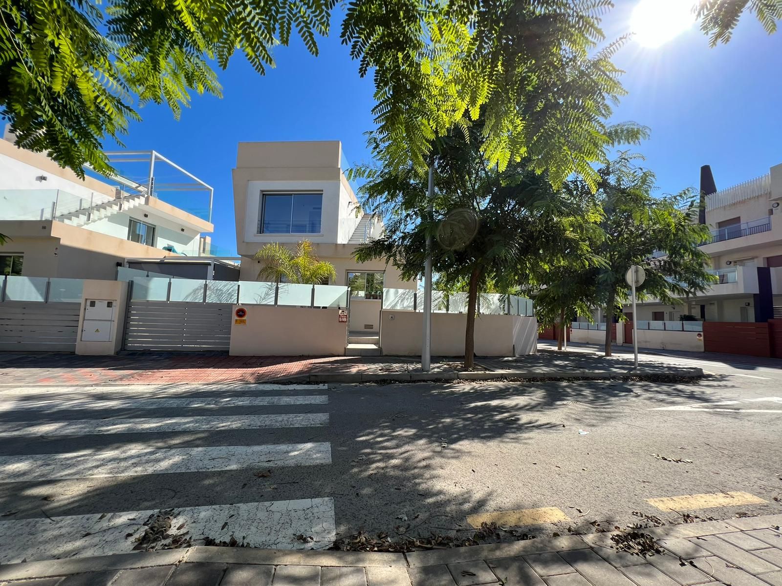 Vista exterior de Casa o xalet en venda en Pilar de la Horadada amb Aire condicionat, Terrassa i Piscina